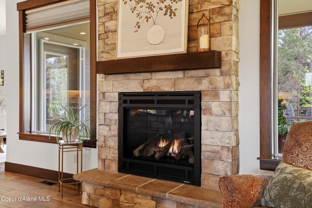 12836 N Sunflower LOOP, Hayden, ID 83835