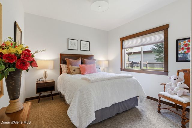 12836 N Sunflower LOOP, Hayden, ID 83835