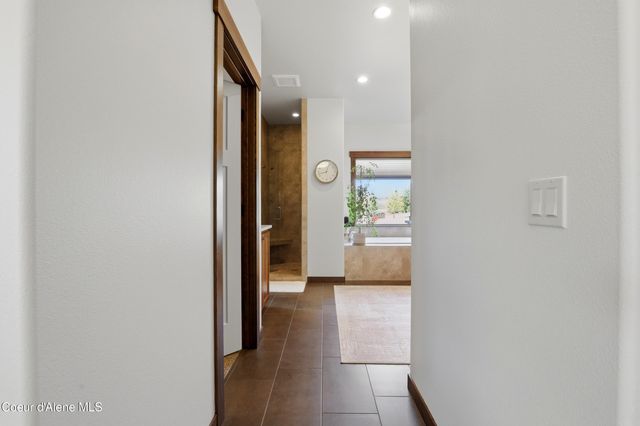 12836 N Sunflower LOOP, Hayden, ID 83835