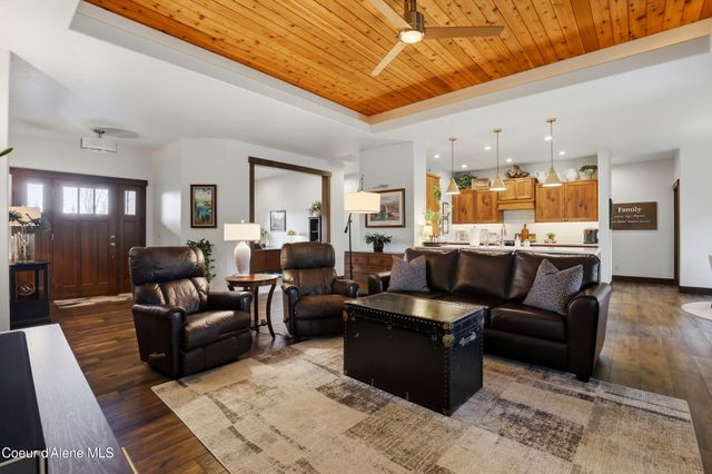 12836 N Sunflower LOOP, Hayden, ID 83835