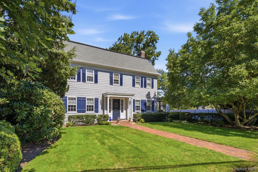 75 Dewey Street, Huntington, NY 11743 — exterior