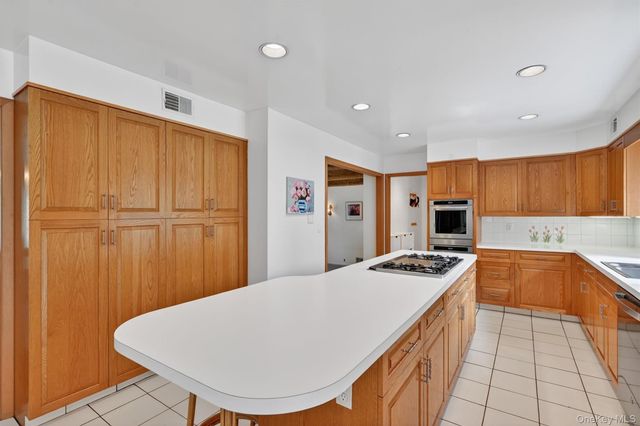 1 Vivian Place, Montebello, NY 10901