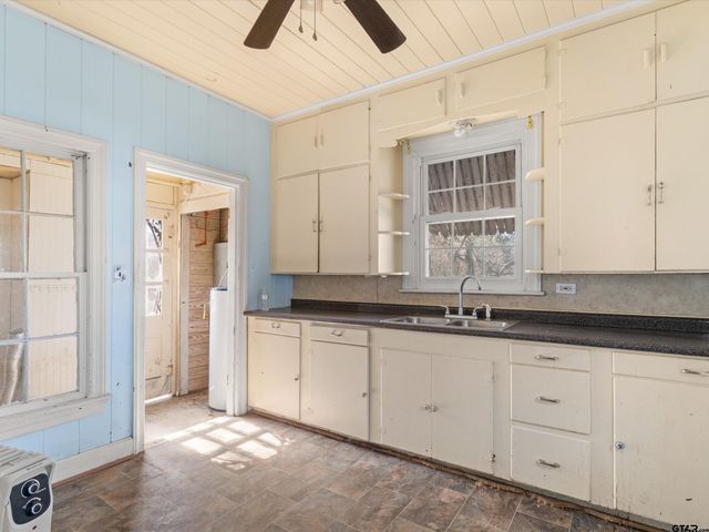 102 S Front, Overton, TX 75684