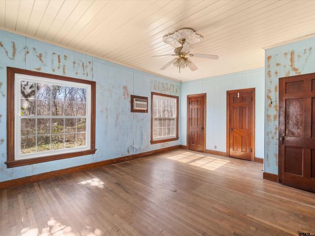 102 S Front, Overton, TX 75684