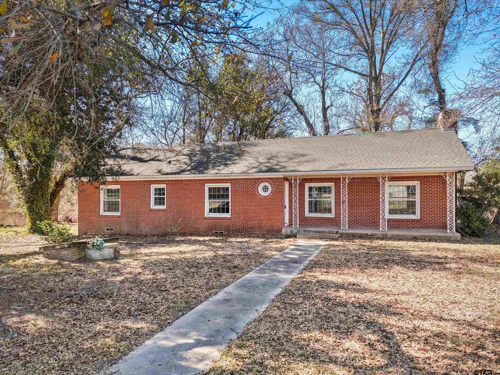102 S Front, Overton, TX 75684