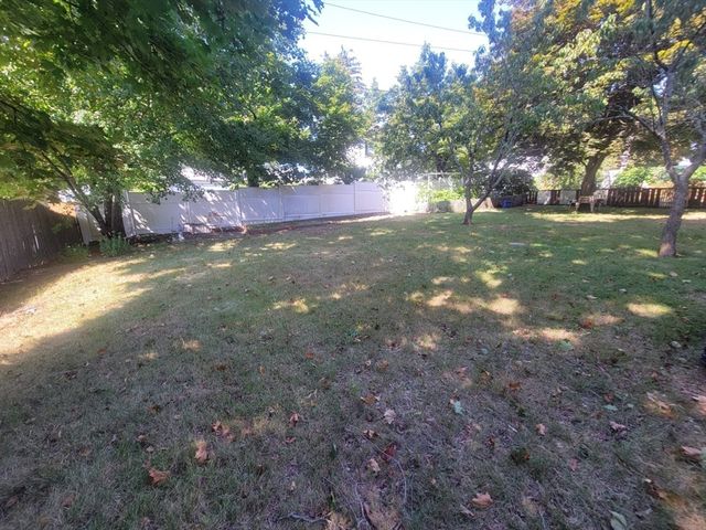 683 Church St, New Bedford, MA 02745