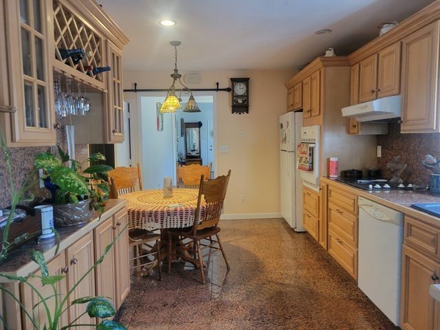 683 Church St, New Bedford, MA 02745