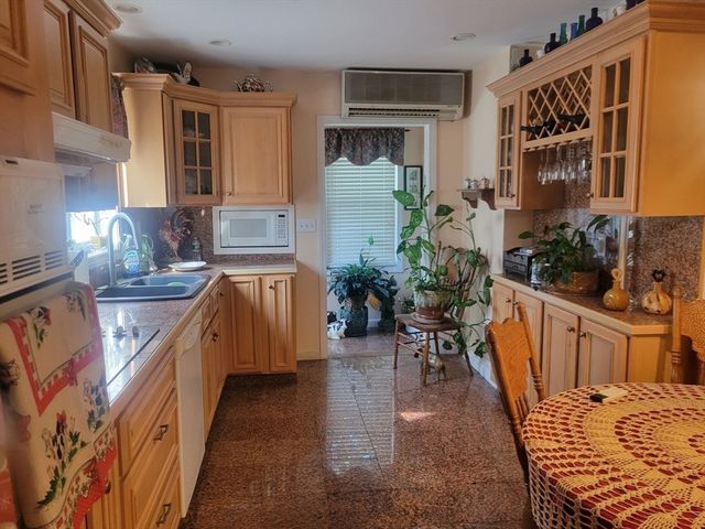 683 Church St, New Bedford, MA 02745