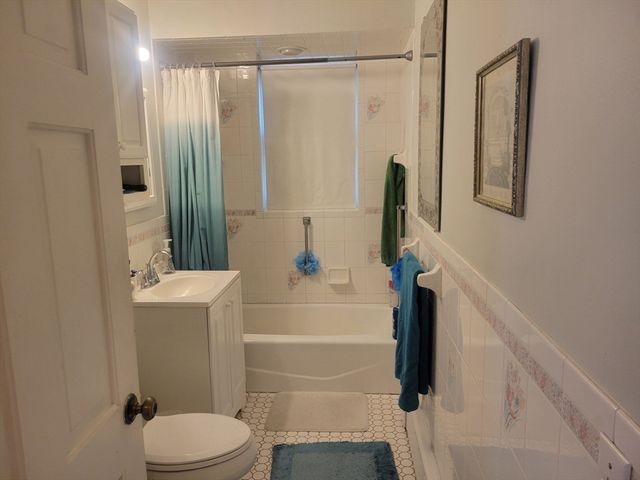 683 Church St, New Bedford, MA 02745