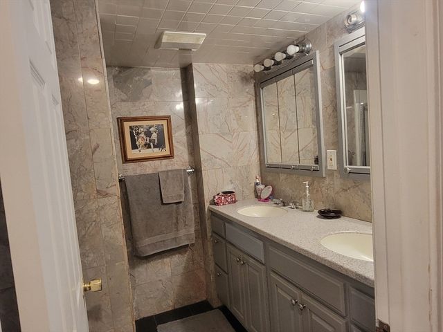 683 Church St, New Bedford, MA 02745