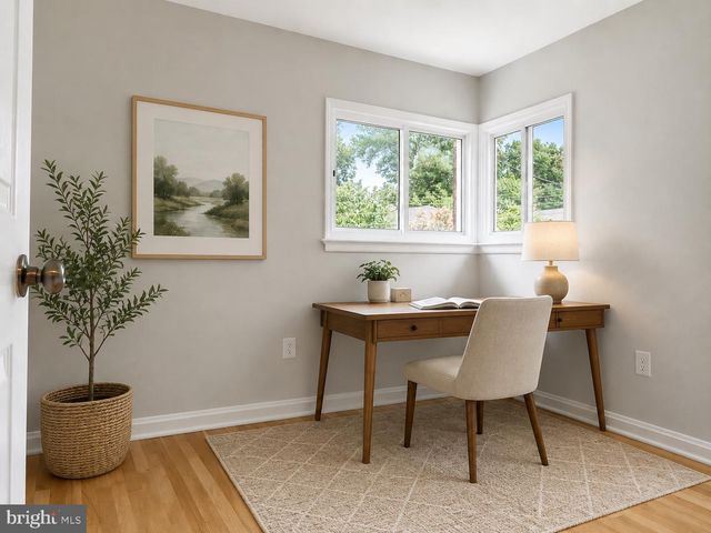 10827 CHARLES DR, Fairfax, VA 22030