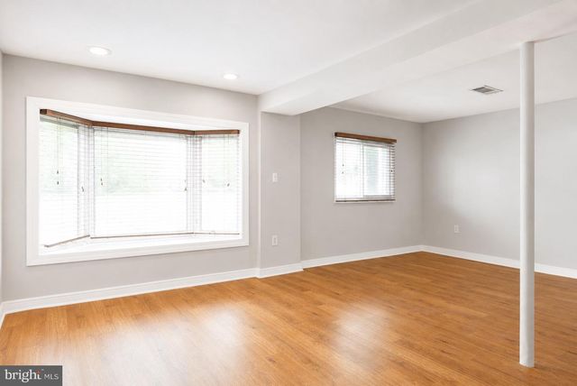10827 CHARLES DR, Fairfax, VA 22030