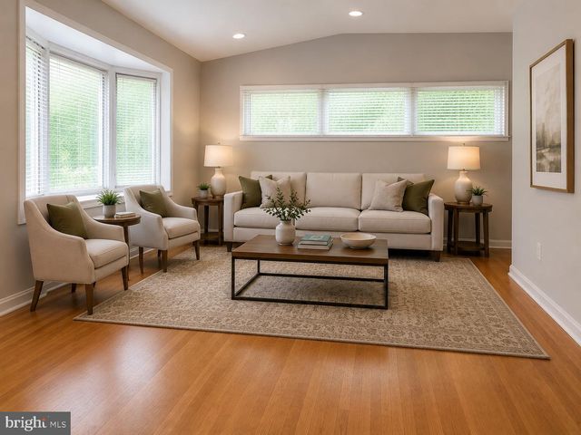 10827 CHARLES DR, Fairfax, VA 22030