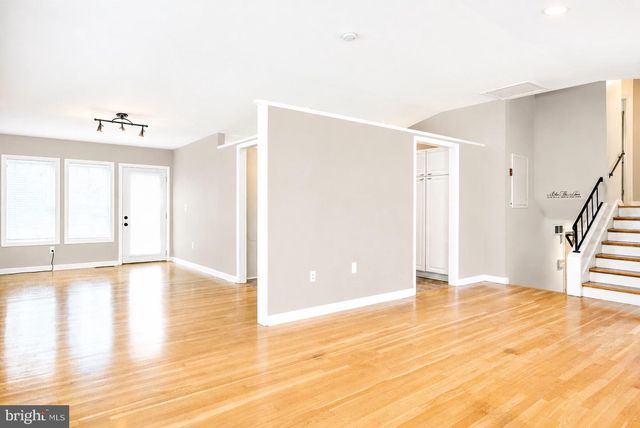 10827 CHARLES DR, Fairfax, VA 22030
