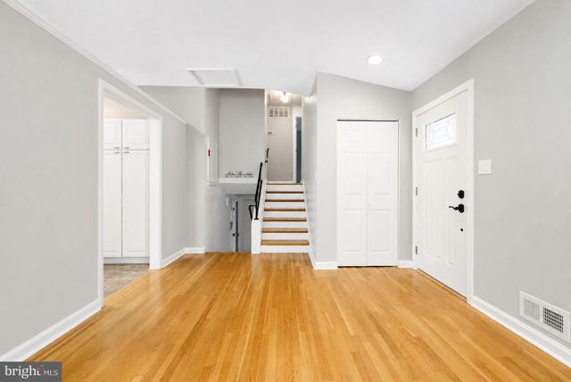 10827 CHARLES DR, Fairfax, VA 22030