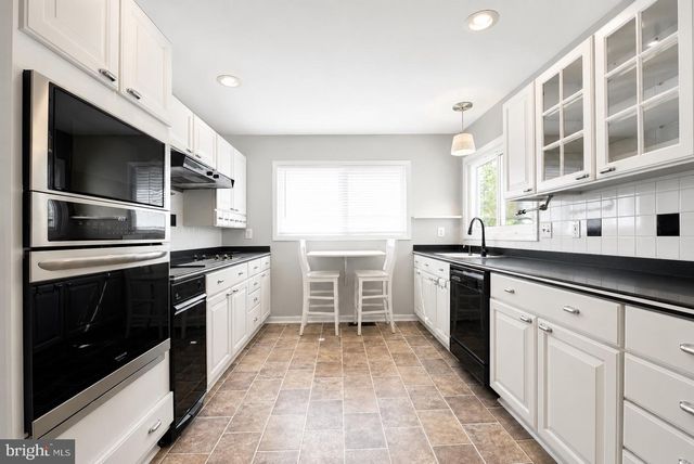 10827 CHARLES DR, Fairfax, VA 22030