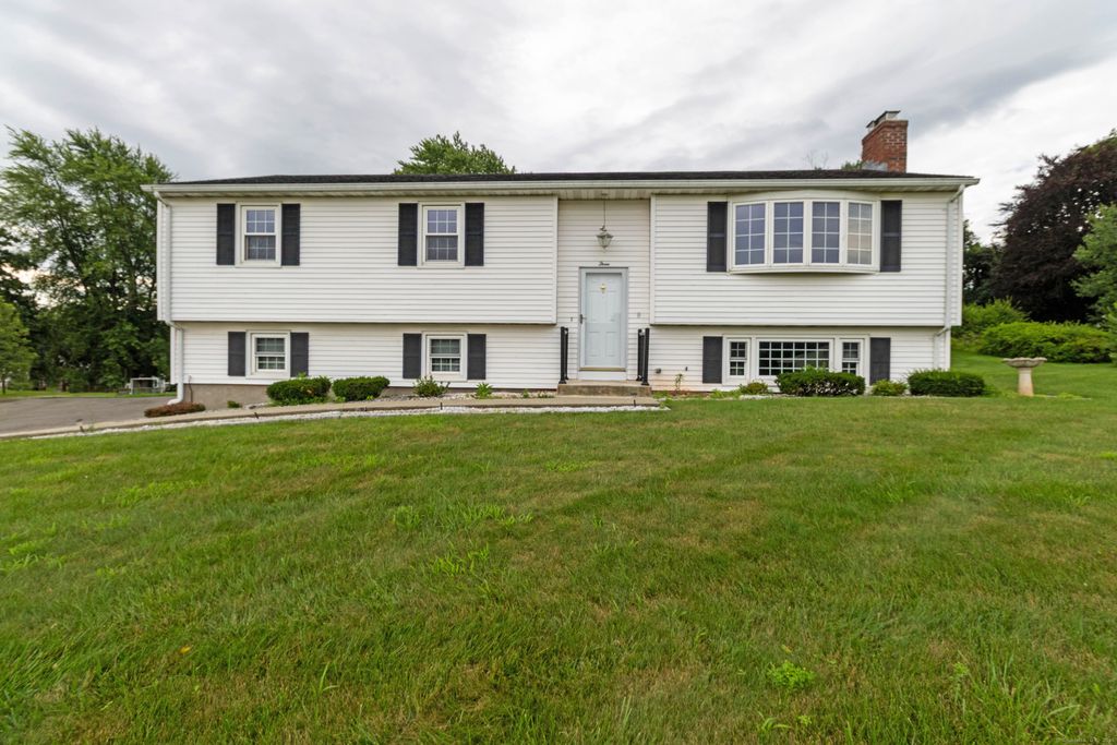 3 Blackhaw Drive, Cromwell, CT 06416