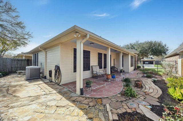 2413 Alamanni Drive, Pearland, TX 77581