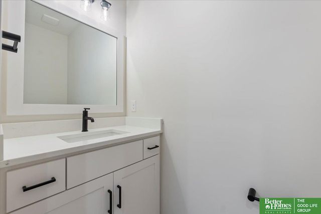 5520 N 213th Street, Omaha, NE 68022