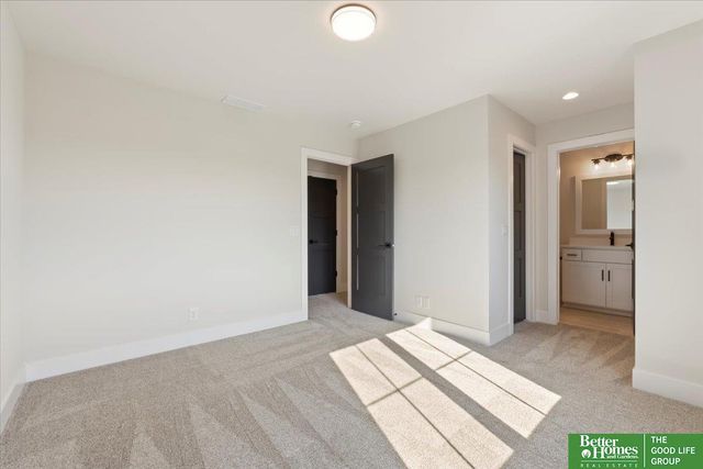 5520 N 213th Street, Omaha, NE 68022