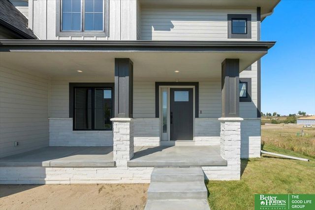 5520 N 213th Street, Omaha, NE 68022