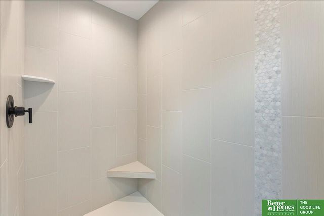 5520 N 213th Street, Omaha, NE 68022