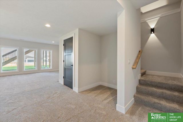 5520 N 213th Street, Omaha, NE 68022