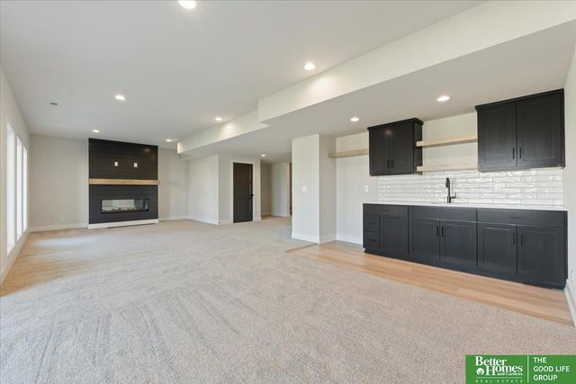 5520 N 213th Street, Omaha, NE 68022