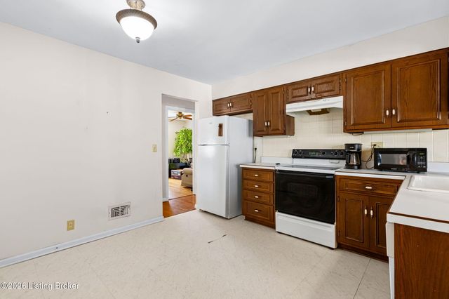 7607 Six Mile Ln, Louisville, KY 40220