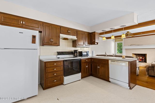 7607 Six Mile Ln, Louisville, KY 40220