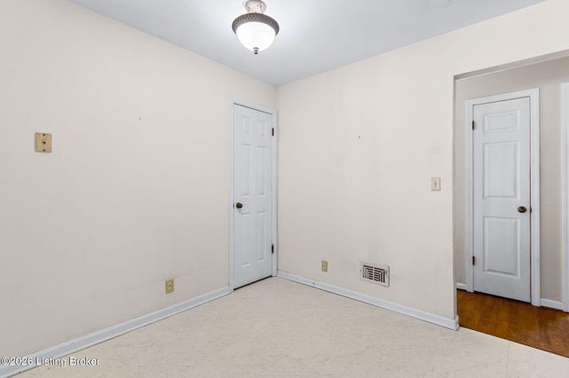 7607 Six Mile Ln, Louisville, KY 40220