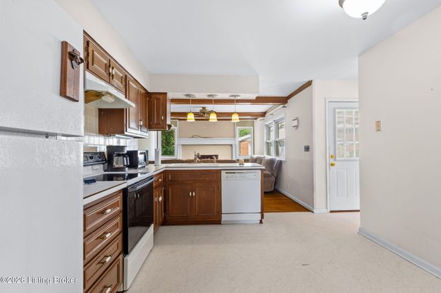 7607 Six Mile Ln, Louisville, KY 40220
