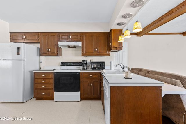 7607 Six Mile Ln, Louisville, KY 40220
