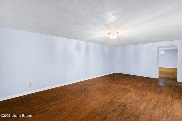 7607 Six Mile Ln, Louisville, KY 40220