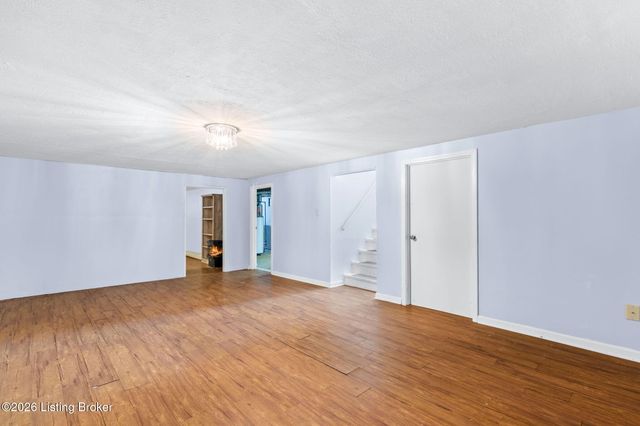 7607 Six Mile Ln, Louisville, KY 40220