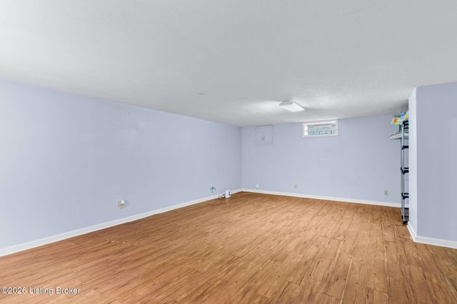 7607 Six Mile Ln, Louisville, KY 40220