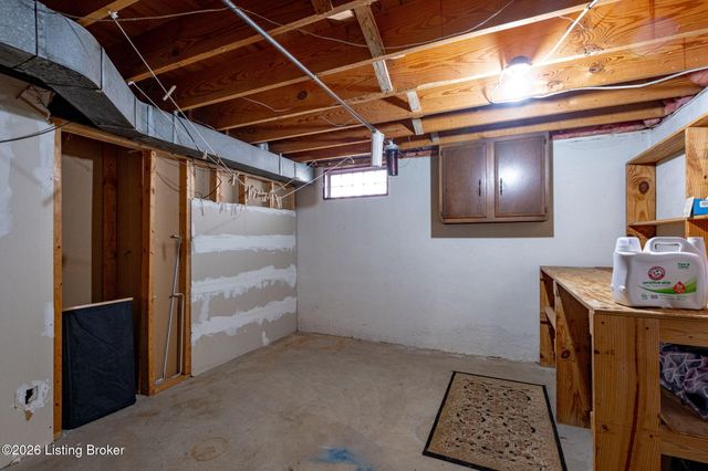 7607 Six Mile Ln, Louisville, KY 40220