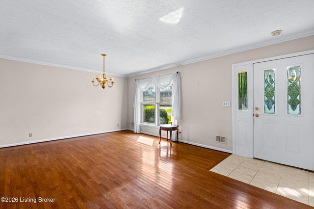 7607 Six Mile Ln, Louisville, KY 40220