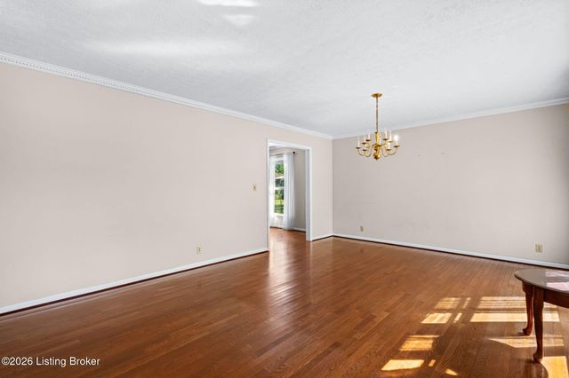 7607 Six Mile Ln, Louisville, KY 40220