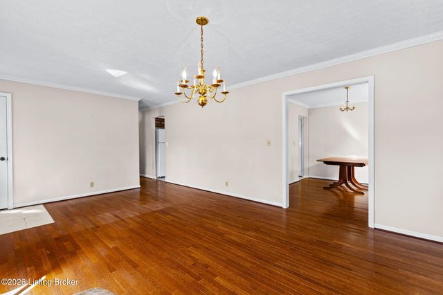 7607 Six Mile Ln, Louisville, KY 40220