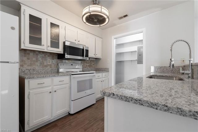 3840 Sir Francis Drake DR, Chesapeake, VA 23321