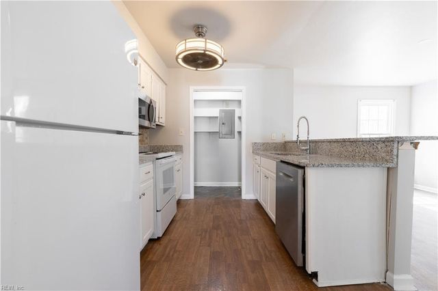 3840 Sir Francis Drake DR, Chesapeake, VA 23321