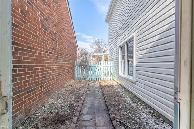 3840 Sir Francis Drake DR, Chesapeake, VA 23321