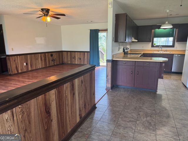 420 Wilson Avenue, Lyons, GA 30436