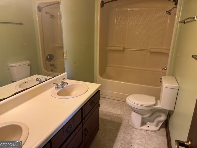 420 Wilson Avenue, Lyons, GA 30436