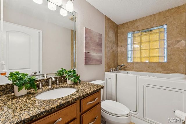 1950 San Luis Rey Parkway, Fenton, MO 63026
