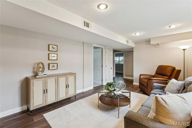 1950 San Luis Rey Parkway, Fenton, MO 63026