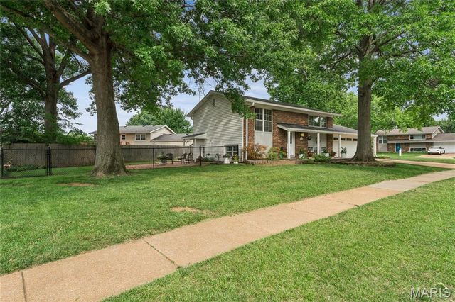 1950 San Luis Rey Parkway, Fenton, MO 63026