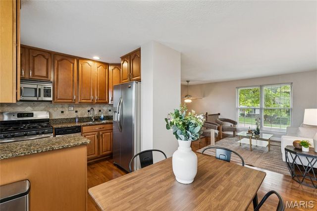 1950 San Luis Rey Parkway, Fenton, MO 63026