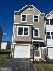 29 TROTTING RD, Inwood, WV 25428